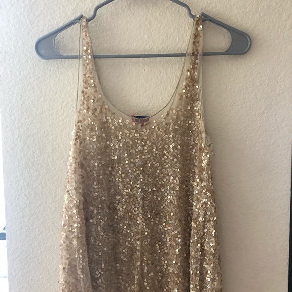 Top with sequence - Picture 2 of 3